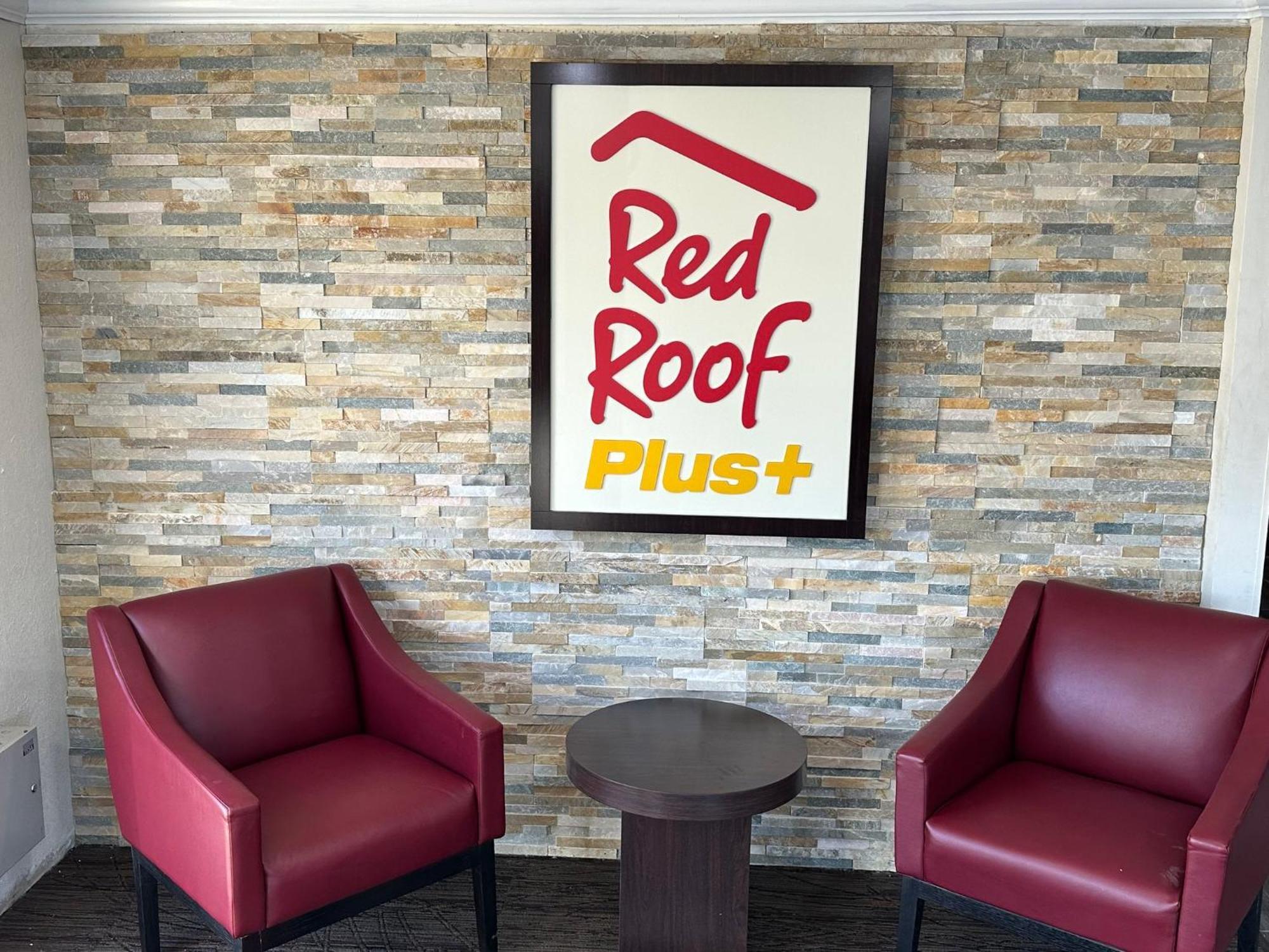 Red Roof Plus Belleville Luaran gambar
